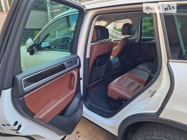 Білий Фольксваген Туарег, об'ємом двигуна 3 л та пробігом 102 тис. км за 34800 $, фото 31 на Automoto.ua