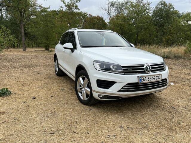 Белый Фольксваген Туарег, объемом двигателя 3 л и пробегом 204 тыс. км за 26000 $, фото 5 на Automoto.ua