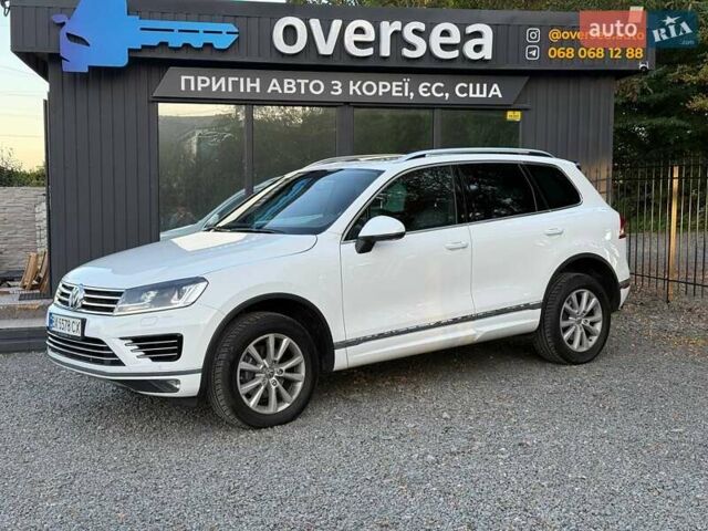 Белый Фольксваген Туарег, объемом двигателя 2.97 л и пробегом 205 тыс. км за 23900 $, фото 2 на Automoto.ua