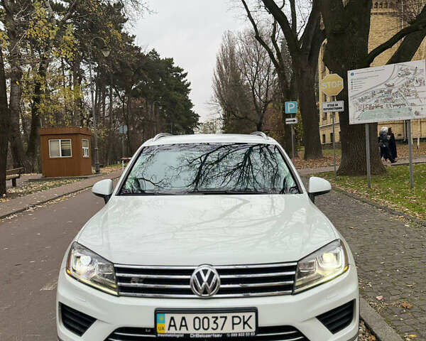 Белый Фольксваген Туарег, объемом двигателя 3.6 л и пробегом 125 тыс. км за 22500 $, фото 1 на Automoto.ua