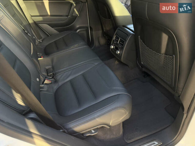 Білий Фольксваген Туарег, об'ємом двигуна 3 л та пробігом 279 тис. км за 24700 $, фото 24 на Automoto.ua