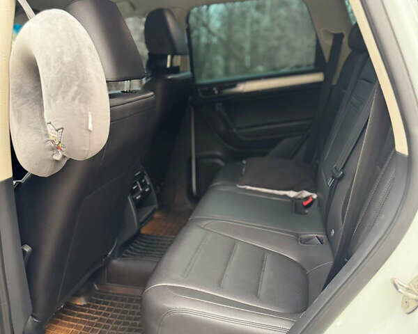 Белый Фольксваген Туарег, объемом двигателя 3.6 л и пробегом 125 тыс. км за 22500 $, фото 11 на Automoto.ua