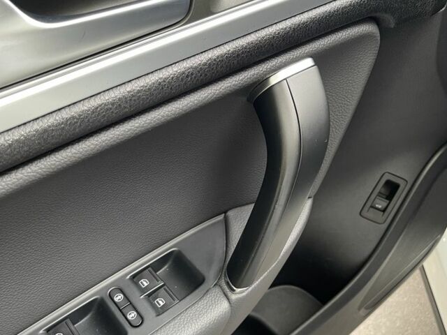 Белый Фольксваген Туарег, объемом двигателя 3 л и пробегом 208 тыс. км за 21800 $, фото 15 на Automoto.ua