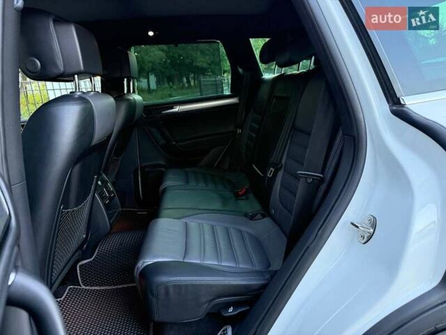 Белый Фольксваген Туарег, объемом двигателя 2.97 л и пробегом 205 тыс. км за 23900 $, фото 30 на Automoto.ua