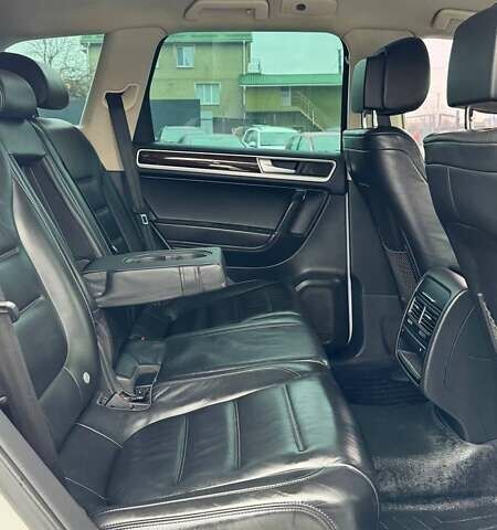 Білий Фольксваген Туарег, об'ємом двигуна 2.97 л та пробігом 320 тис. км за 23200 $, фото 16 на Automoto.ua