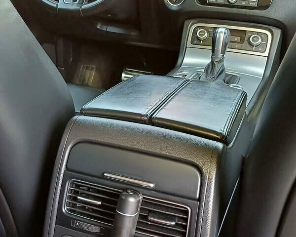 Белый Фольксваген Туарег, объемом двигателя 3 л и пробегом 225 тыс. км за 27700 $, фото 12 на Automoto.ua