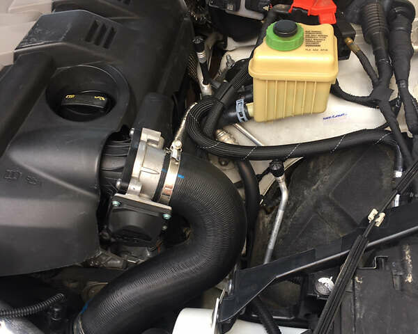 Белый Фольксваген Туарег, объемом двигателя 2.97 л и пробегом 285 тыс. км за 21000 $, фото 18 на Automoto.ua