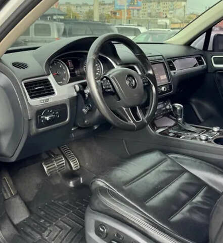 Білий Фольксваген Туарег, об'ємом двигуна 2.97 л та пробігом 320 тис. км за 23200 $, фото 9 на Automoto.ua