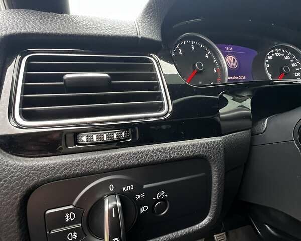 Білий Фольксваген Туарег, об'ємом двигуна 2.97 л та пробігом 334 тис. км за 26000 $, фото 26 на Automoto.ua