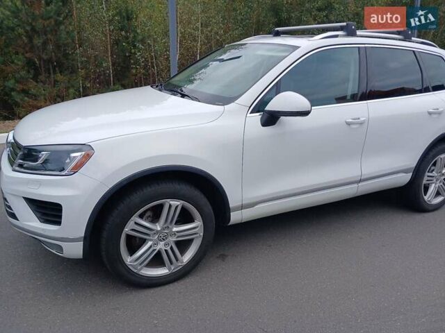 Белый Фольксваген Туарег, объемом двигателя 3 л и пробегом 170 тыс. км за 24900 $, фото 4 на Automoto.ua