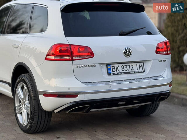 Білий Фольксваген Туарег, об'ємом двигуна 4.13 л та пробігом 197 тис. км за 27000 $, фото 42 на Automoto.ua