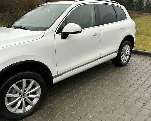 Белый Фольксваген Туарег, объемом двигателя 2.97 л и пробегом 215 тыс. км за 19700 $, фото 4 на Automoto.ua