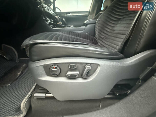 Білий Фольксваген Туарег, об'ємом двигуна 2.98 л та пробігом 287 тис. км за 24250 $, фото 18 на Automoto.ua