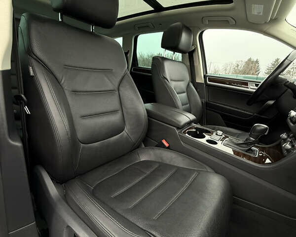 Белый Фольксваген Туарег, объемом двигателя 2.97 л и пробегом 216 тыс. км за 24500 $, фото 20 на Automoto.ua