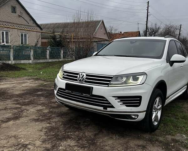 Білий Фольксваген Туарег, об'ємом двигуна 2.97 л та пробігом 334 тис. км за 26000 $, фото 4 на Automoto.ua
