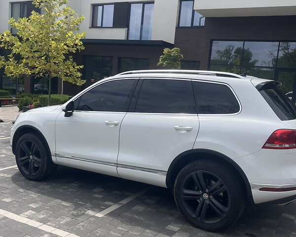 Білий Фольксваген Туарег, об'ємом двигуна 2.97 л та пробігом 247 тис. км за 29800 $, фото 7 на Automoto.ua