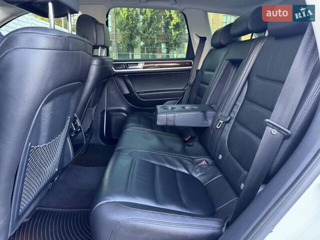 Белый Фольксваген Туарег, объемом двигателя 3.6 л и пробегом 242 тыс. км за 18500 $, фото 16 на Automoto.ua