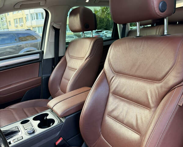 Білий Фольксваген Туарег, об'ємом двигуна 2.97 л та пробігом 228 тис. км за 29500 $, фото 10 на Automoto.ua