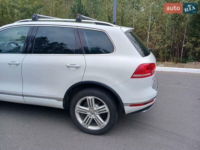 Белый Фольксваген Туарег, объемом двигателя 3 л и пробегом 170 тыс. км за 24900 $, фото 6 на Automoto.ua