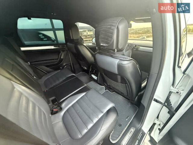 Білий Фольксваген Туарег, об'ємом двигуна 2.98 л та пробігом 287 тис. км за 24250 $, фото 31 на Automoto.ua