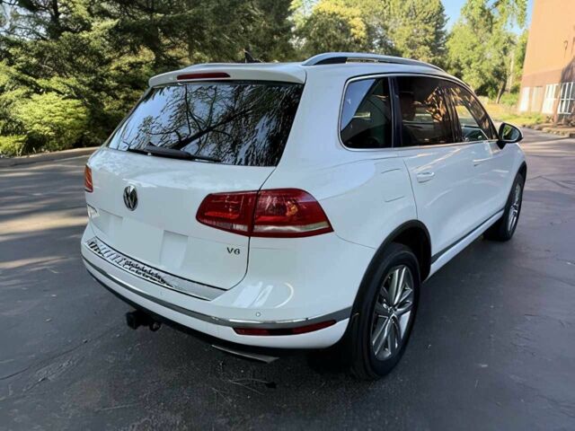 Белый Фольксваген Туарег, объемом двигателя 3.6 л и пробегом 72 тыс. км за 12000 $, фото 4 на Automoto.ua