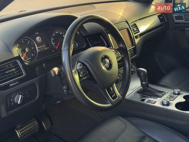 Білий Фольксваген Туарег, об'ємом двигуна 3 л та пробігом 279 тис. км за 24700 $, фото 15 на Automoto.ua