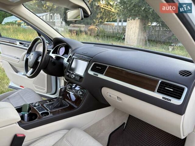Белый Фольксваген Туарег, объемом двигателя 2.97 л и пробегом 99 тыс. км за 28500 $, фото 12 на Automoto.ua