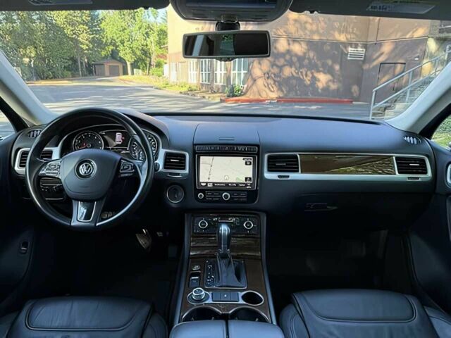 Белый Фольксваген Туарег, объемом двигателя 3.6 л и пробегом 72 тыс. км за 12000 $, фото 10 на Automoto.ua