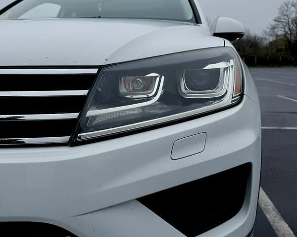 Белый Фольксваген Туарег, объемом двигателя 2.97 л и пробегом 216 тыс. км за 24500 $, фото 22 на Automoto.ua