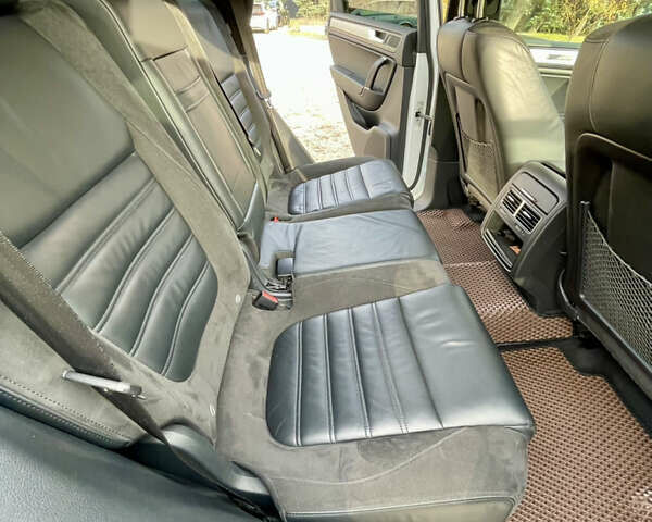 Білий Фольксваген Туарег, об'ємом двигуна 3 л та пробігом 199 тис. км за 35500 $, фото 15 на Automoto.ua