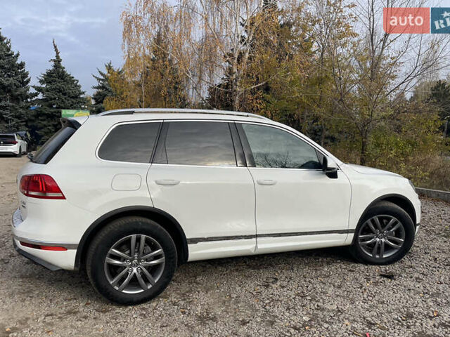 Білий Фольксваген Туарег, об'ємом двигуна 3 л та пробігом 199 тис. км за 35500 $, фото 5 на Automoto.ua