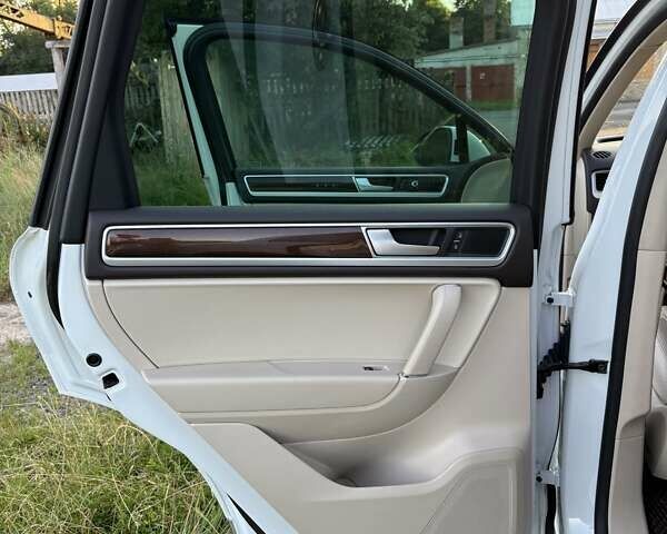 Белый Фольксваген Туарег, объемом двигателя 2.97 л и пробегом 99 тыс. км за 28500 $, фото 20 на Automoto.ua