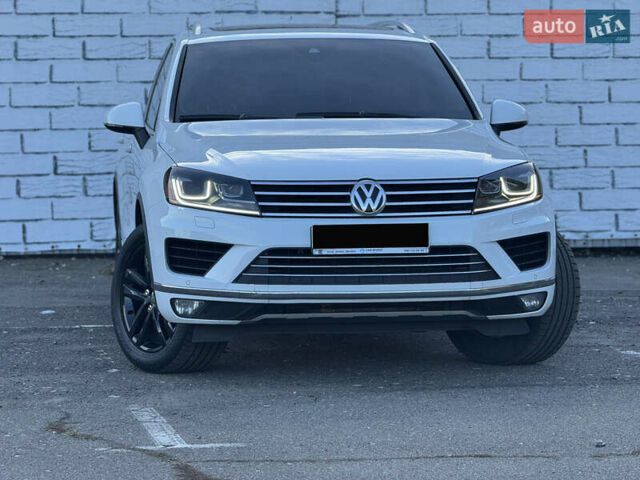 Белый Фольксваген Туарег, объемом двигателя 3.6 л и пробегом 242 тыс. км за 18500 $, фото 41 на Automoto.ua
