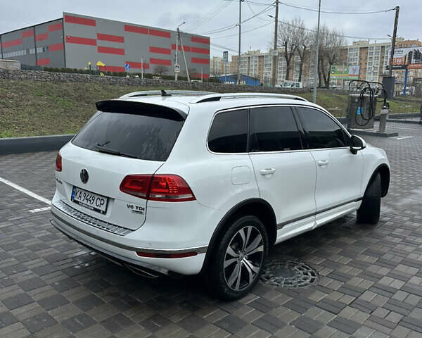 Белый Фольксваген Туарег, объемом двигателя 2.97 л и пробегом 278 тыс. км за 24000 $, фото 3 на Automoto.ua