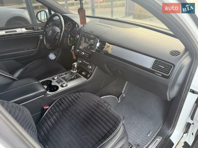 Білий Фольксваген Туарег, об'ємом двигуна 2.98 л та пробігом 287 тис. км за 24250 $, фото 32 на Automoto.ua