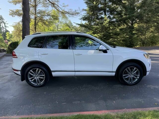 Белый Фольксваген Туарег, объемом двигателя 3.6 л и пробегом 72 тыс. км за 12000 $, фото 7 на Automoto.ua