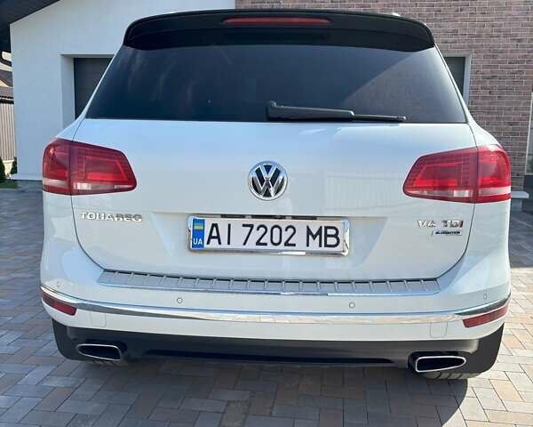 Белый Фольксваген Туарег, объемом двигателя 2.97 л и пробегом 308 тыс. км за 24900 $, фото 2 на Automoto.ua