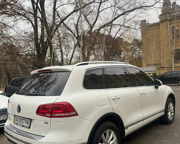 Белый Фольксваген Туарег, объемом двигателя 3.6 л и пробегом 125 тыс. км за 22500 $, фото 2 на Automoto.ua