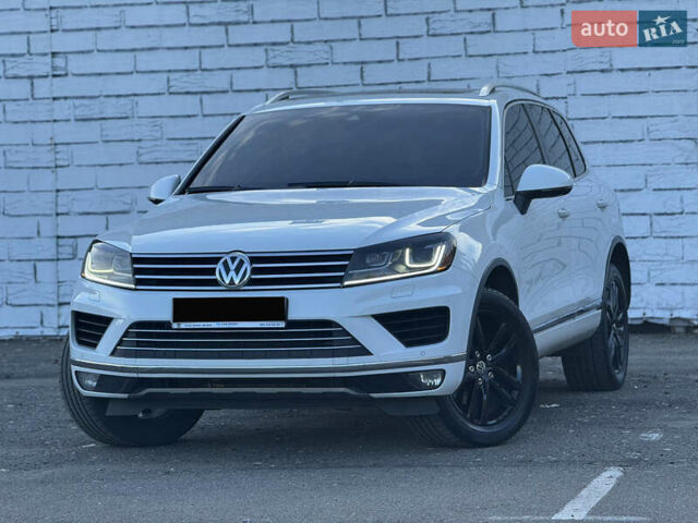 Белый Фольксваген Туарег, объемом двигателя 3.6 л и пробегом 242 тыс. км за 18500 $, фото 43 на Automoto.ua