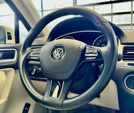 Белый Фольксваген Туарег, объемом двигателя 3.6 л и пробегом 89 тыс. км за 13100 $, фото 6 на Automoto.ua