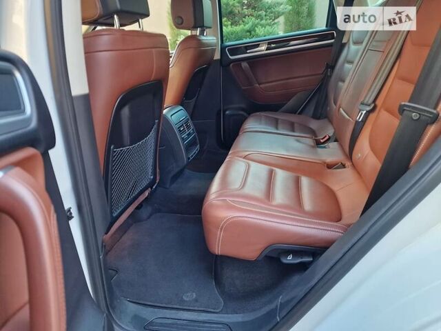 Білий Фольксваген Туарег, об'ємом двигуна 3 л та пробігом 102 тис. км за 34800 $, фото 30 на Automoto.ua