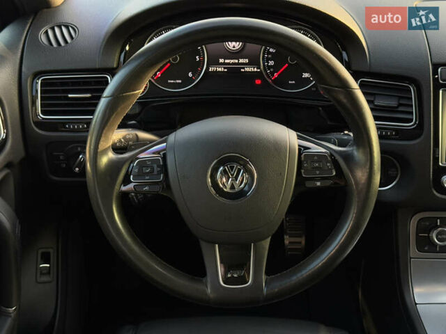 Білий Фольксваген Туарег, об'ємом двигуна 3 л та пробігом 279 тис. км за 24700 $, фото 12 на Automoto.ua