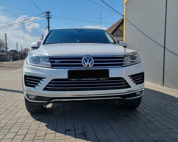 Білий Фольксваген Туарег, об'ємом двигуна 2.97 л та пробігом 240 тис. км за 28000 $, фото 5 на Automoto.ua