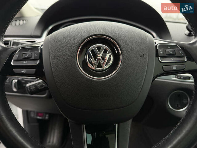 Белый Фольксваген Туарег, объемом двигателя 2.97 л и пробегом 216 тыс. км за 24500 $, фото 10 на Automoto.ua