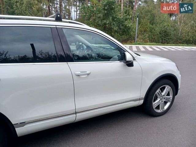 Белый Фольксваген Туарег, объемом двигателя 3 л и пробегом 170 тыс. км за 24900 $, фото 11 на Automoto.ua