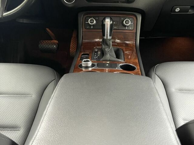 Белый Фольксваген Туарег, объемом двигателя 3 л и пробегом 208 тыс. км за 21800 $, фото 20 на Automoto.ua