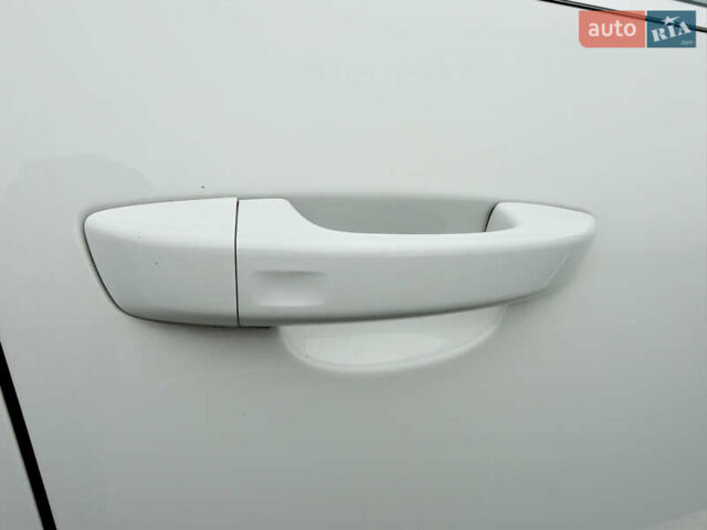 Белый Фольксваген Туарег, объемом двигателя 2.97 л и пробегом 216 тыс. км за 24500 $, фото 26 на Automoto.ua