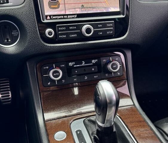 Белый Фольксваген Туарег, объемом двигателя 3 л и пробегом 320 тыс. км за 23700 $, фото 13 на Automoto.ua