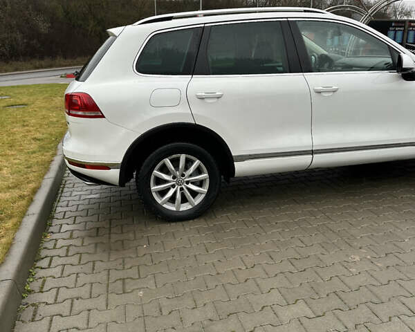 Белый Фольксваген Туарег, объемом двигателя 2.97 л и пробегом 215 тыс. км за 19700 $, фото 10 на Automoto.ua