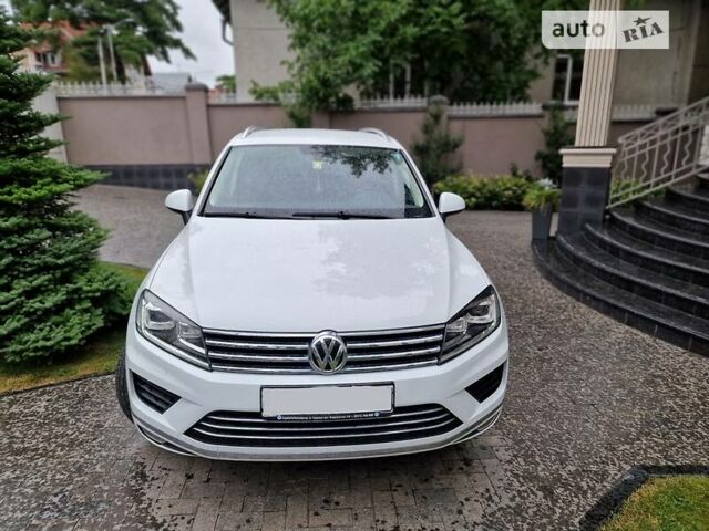 Білий Фольксваген Туарег, об'ємом двигуна 3 л та пробігом 102 тис. км за 34800 $, фото 1 на Automoto.ua